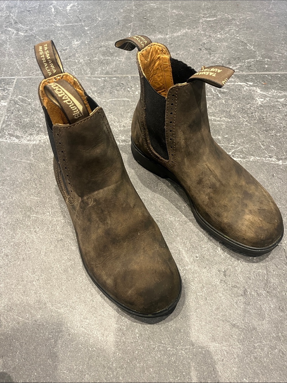 Blundstone Chelsea Ankle Boots - Dark Brown Suede